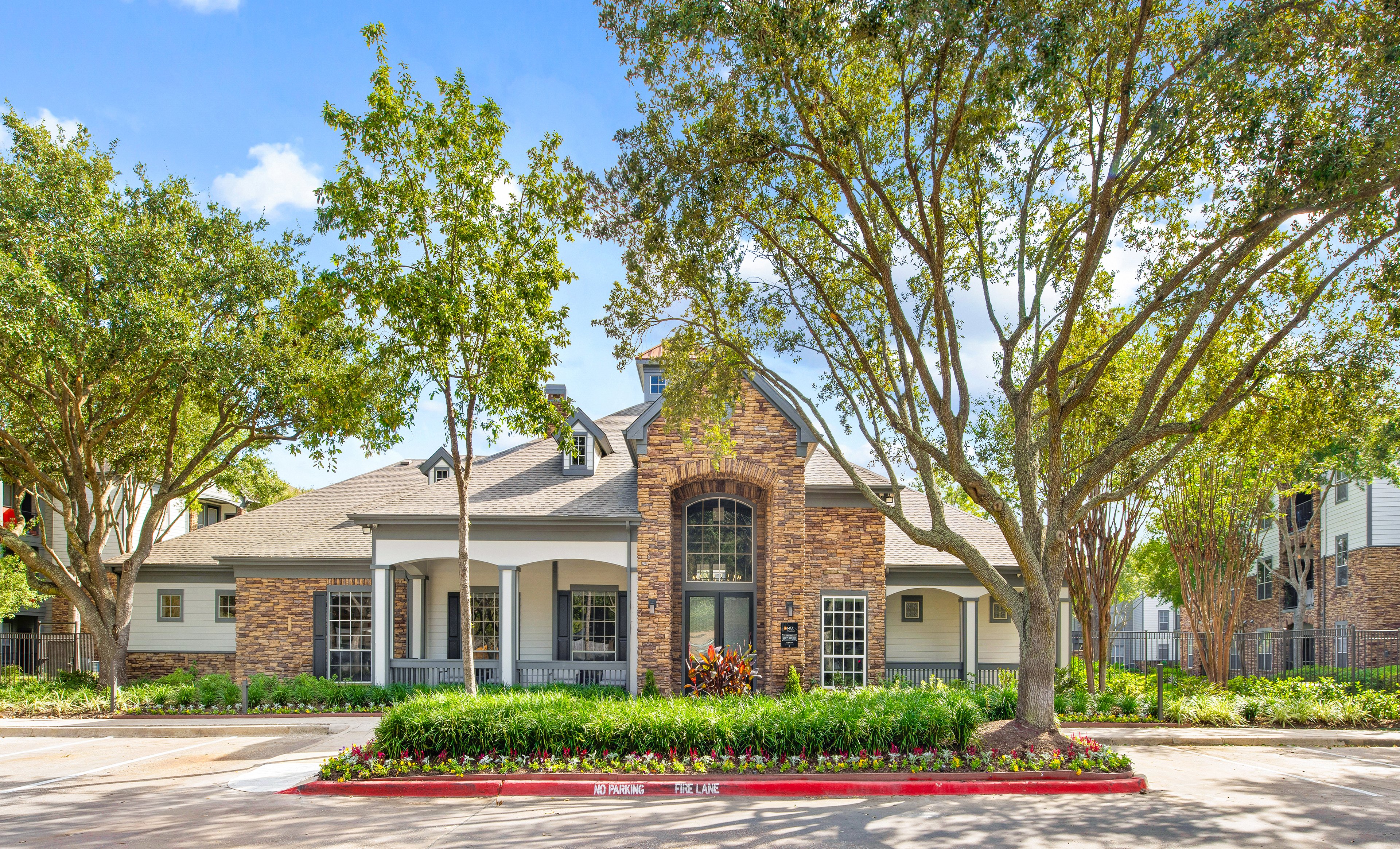 Leasing exterior at MAA Woodwind luxury apartment homes in Houston, TX