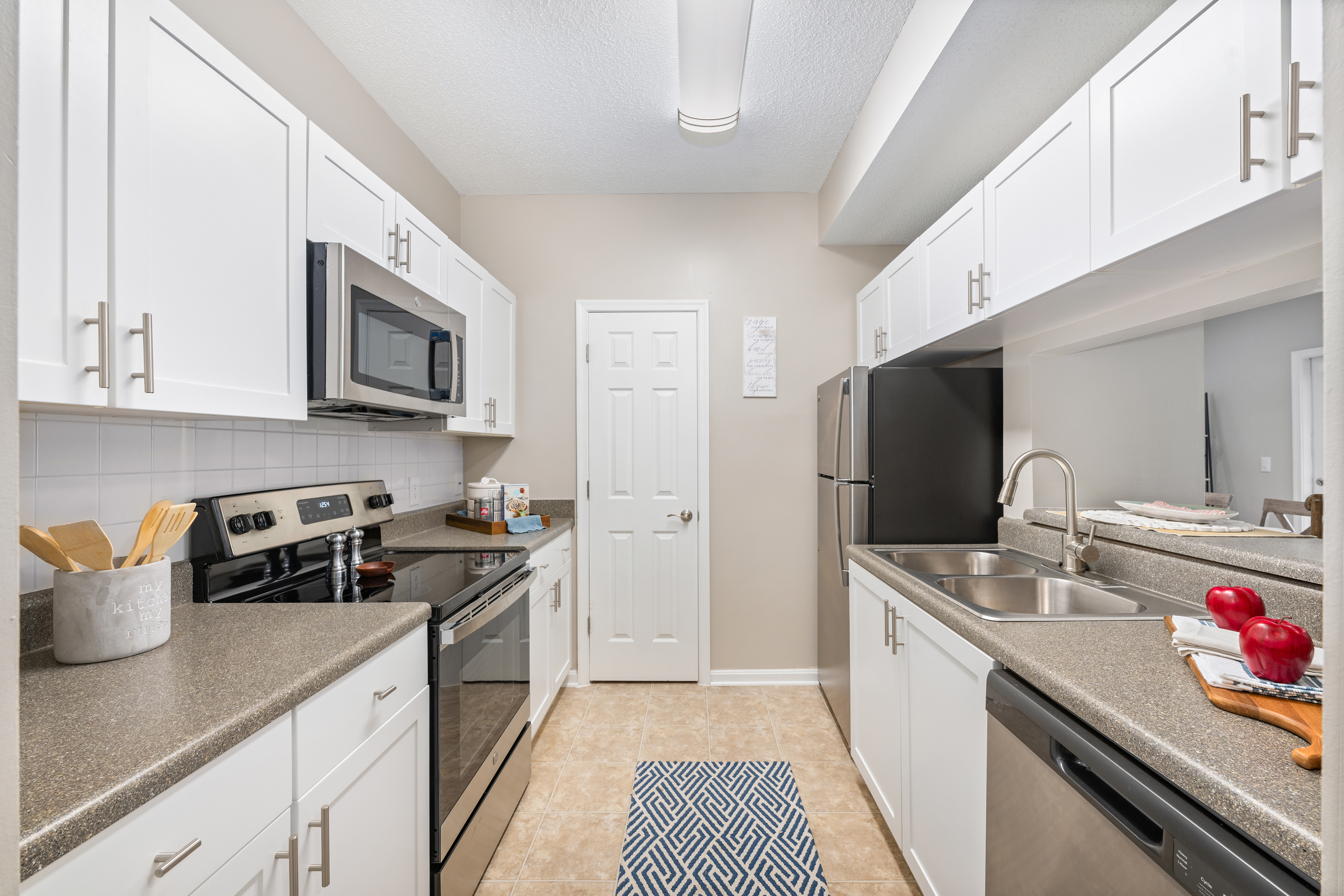 Kitchen at MAA Centreville luxury apartment homes in Centreville, VA