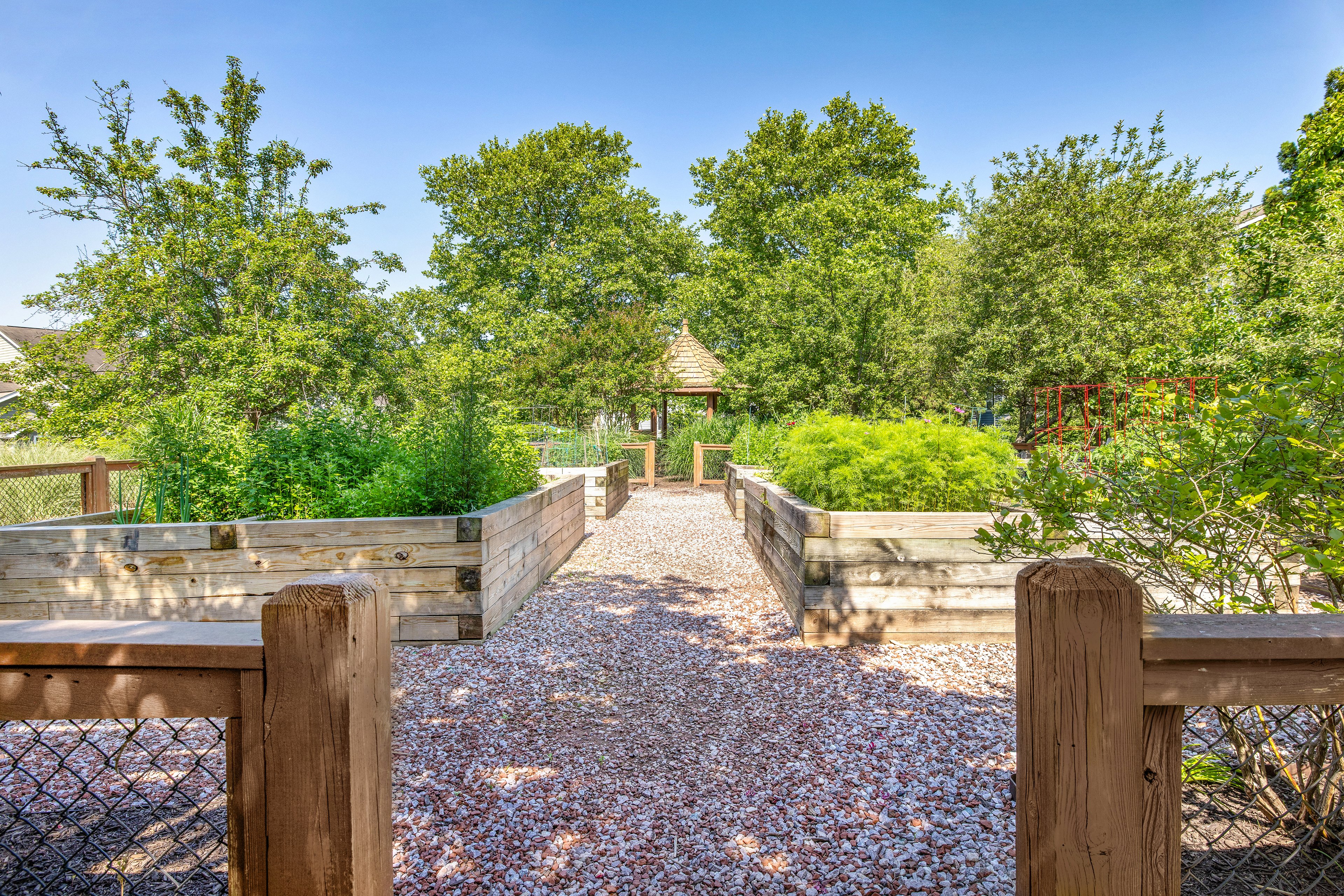 Courtyard at MAA Centreville luxury apartment homes in Centreville, VA