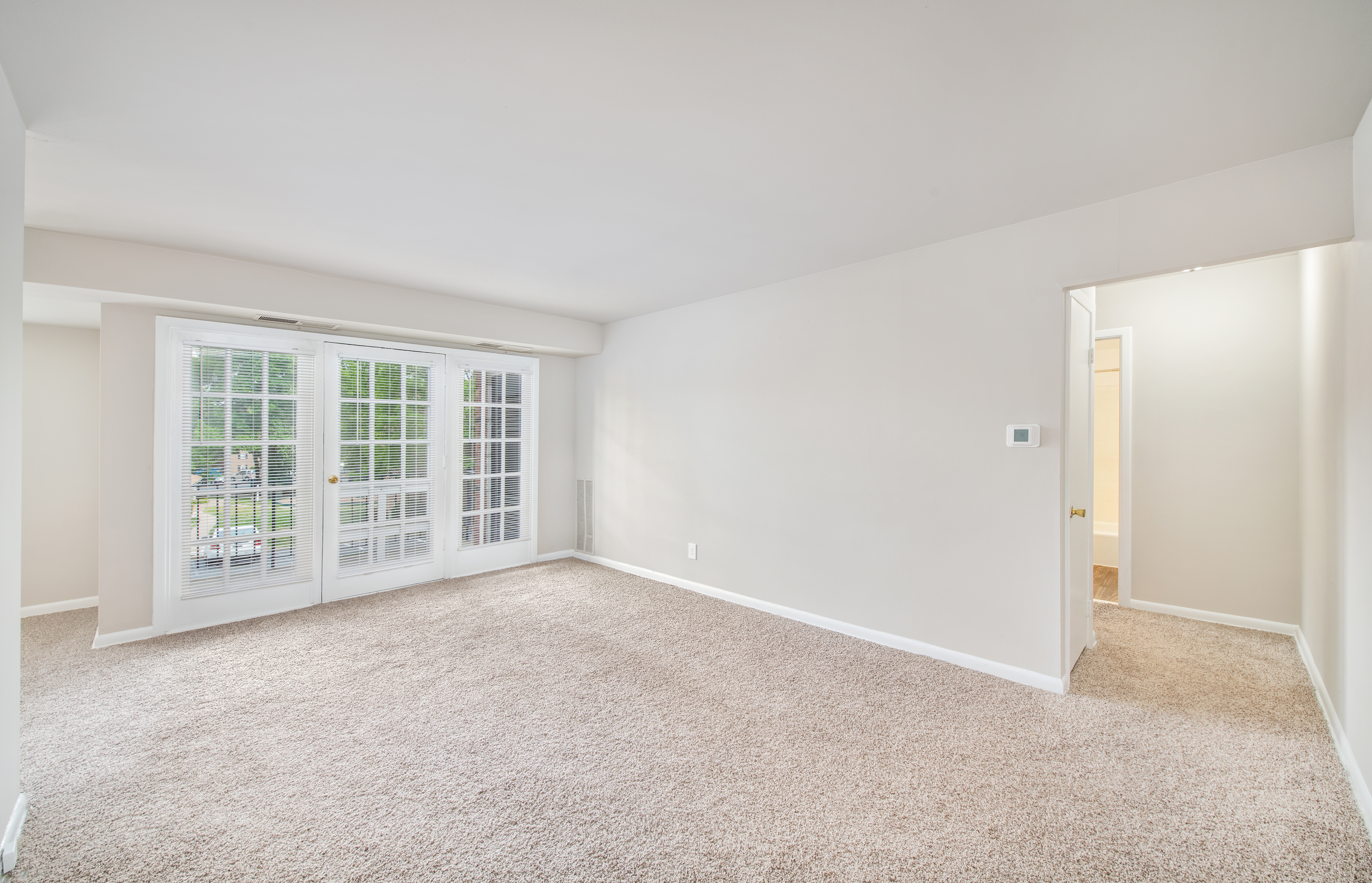 Unfurnished Living Room at MAA Greenbrier in Fredericksburg, VA