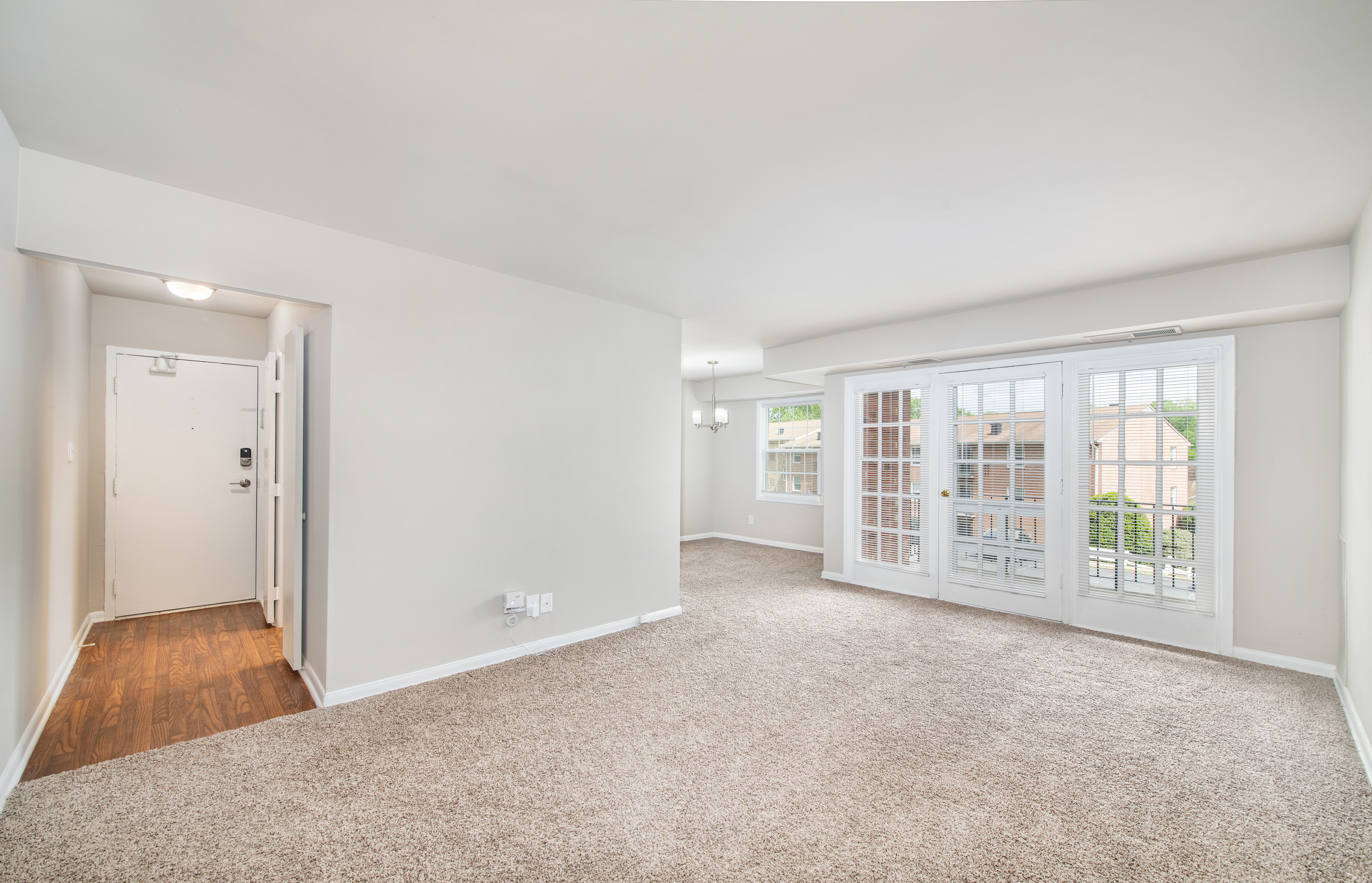 Unfurnished Living room at MAA Greenbrier in Fredericksburg, VA