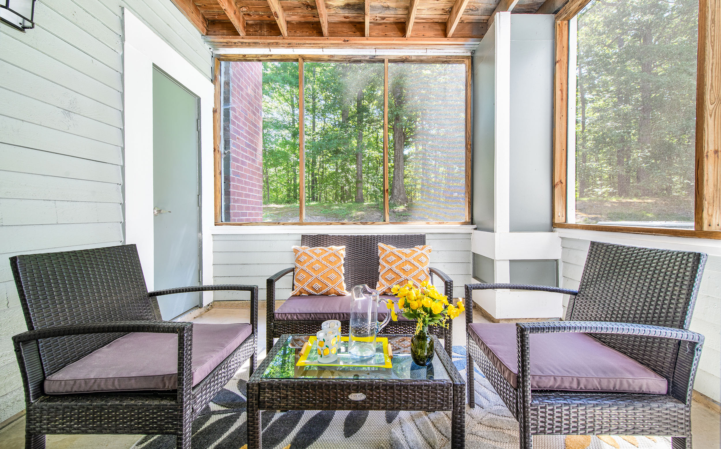 Patio at MAA Pavilion Place luxury apartment homes in Richmond, VA