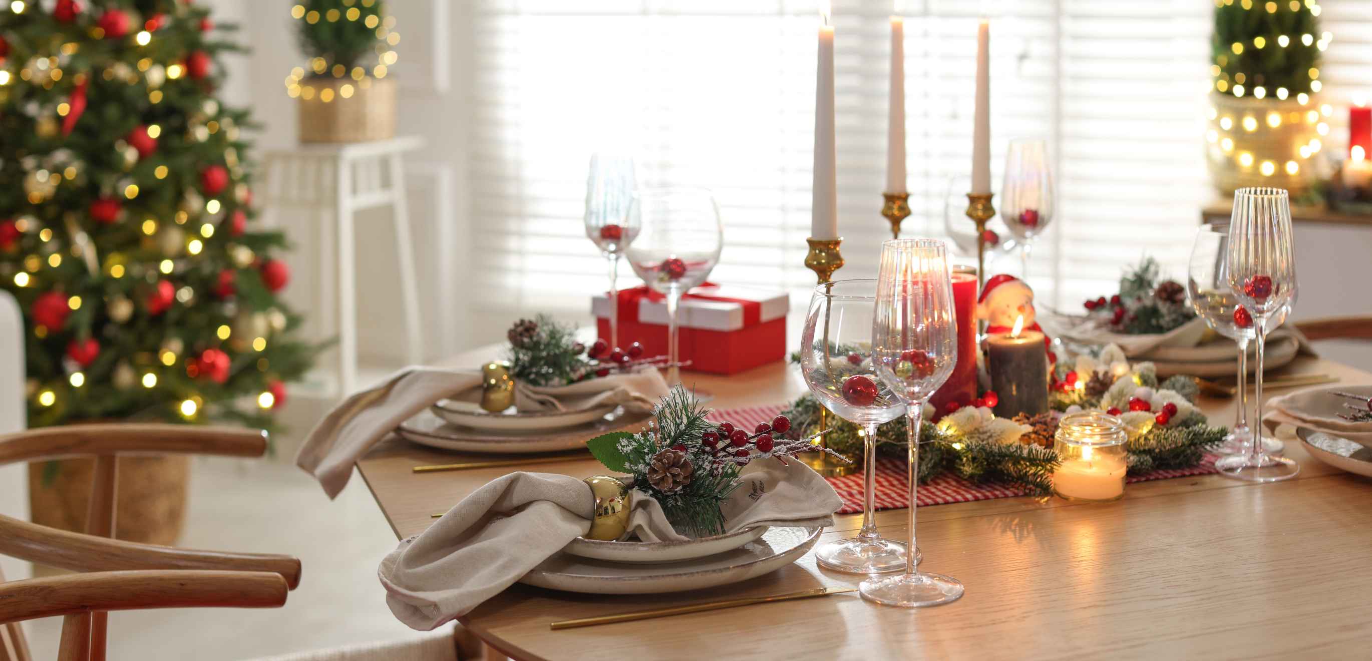 Discover Christmas table decor ideas. Shop fresh florals and festive decorations to create a stylish, welcoming holiday dining table.