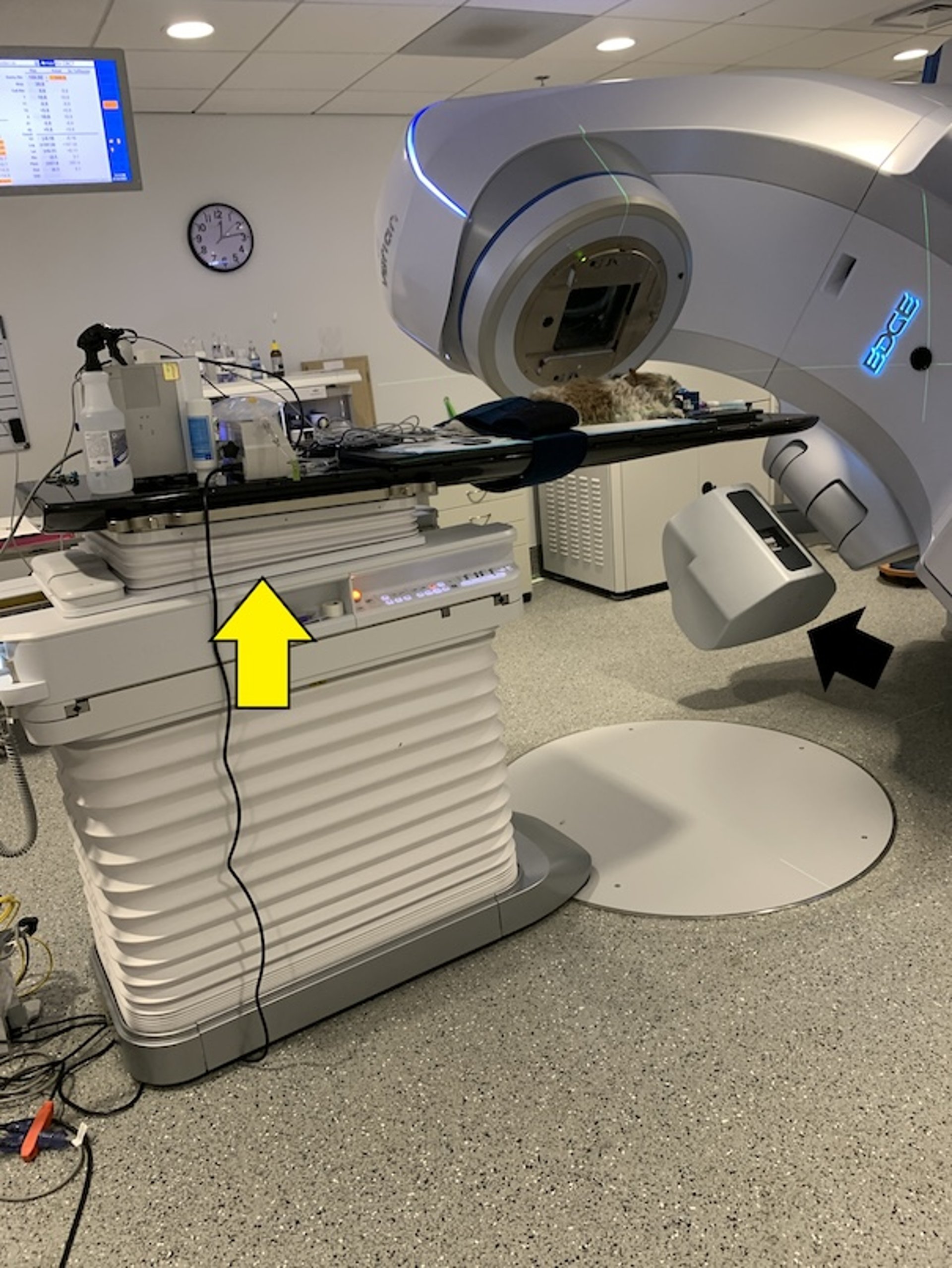 Acelerador lineal con sistema de TC con haz cónico
