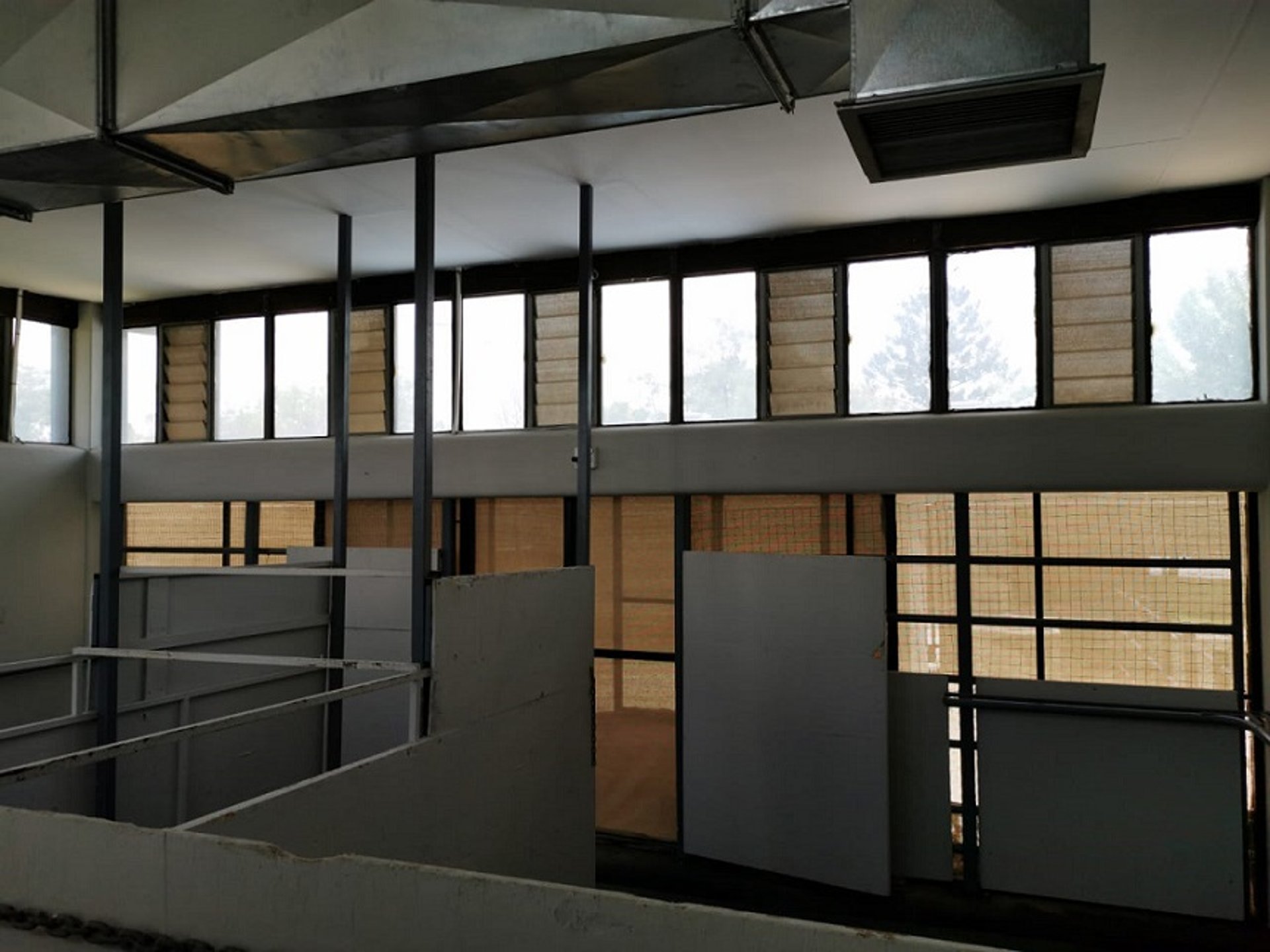 Vector-protected stabling facility
