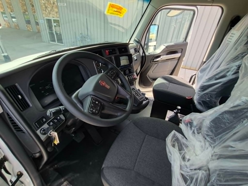 2026 Kenworth T880 in Quad Cities, IL — photo 3