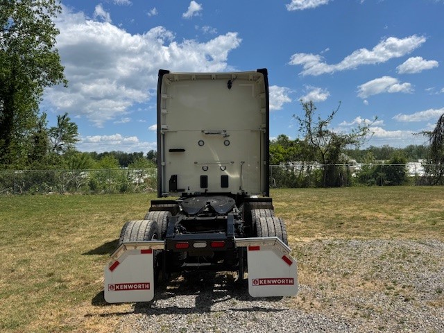 2027 Kenworth T680 in Asheville, NC — photo 5
