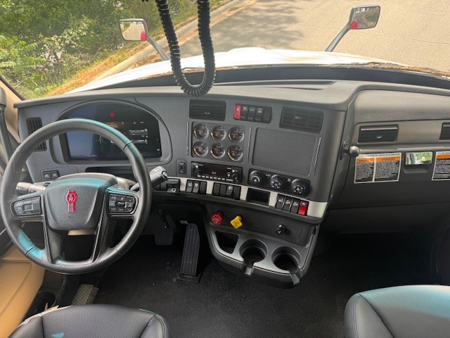 2027 Kenworth T680 in Asheville, NC — photo 3