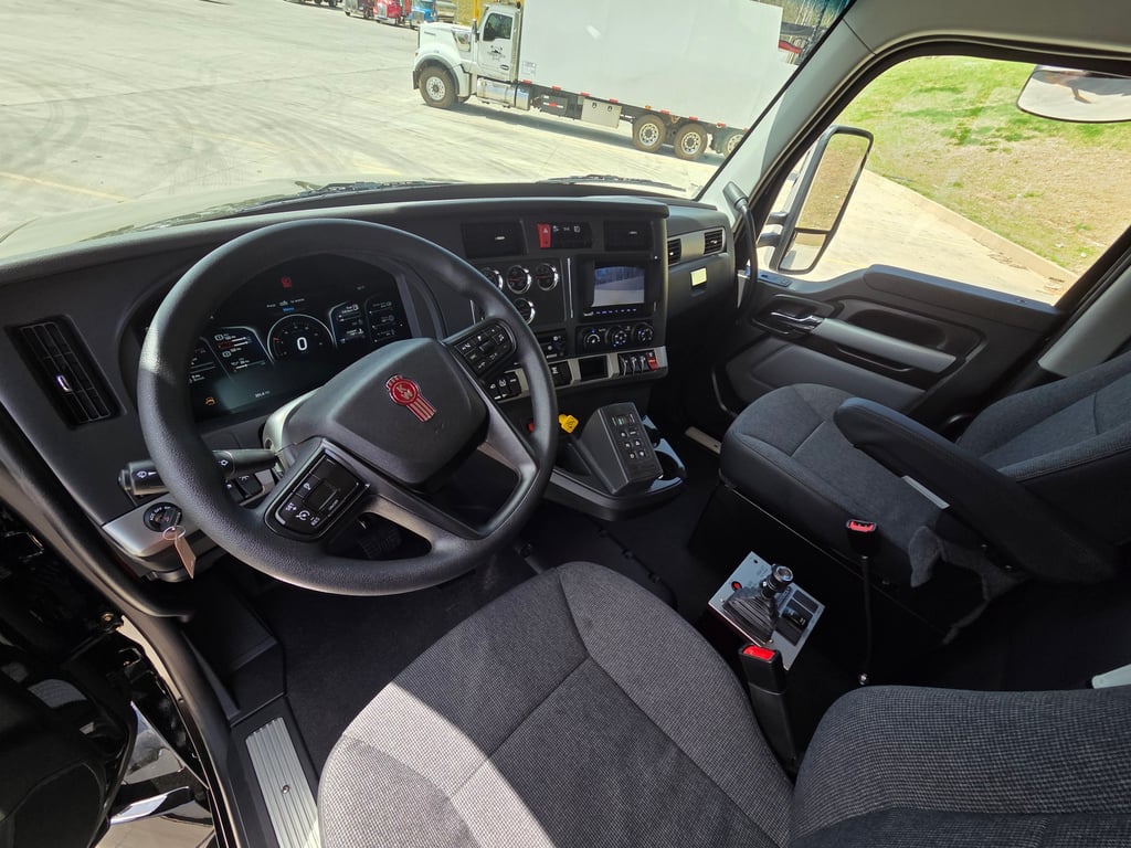 2027 Kenworth T880 in Knoxville, TN — photo 3