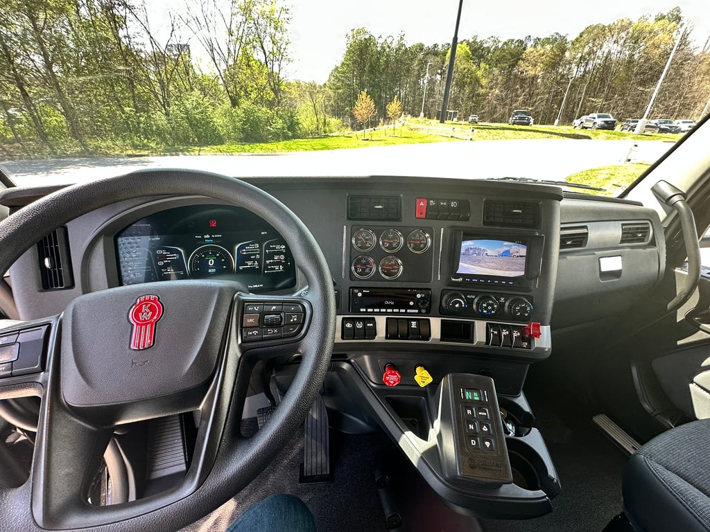 2027 Kenworth T880 in Knoxville, TN — photo 3