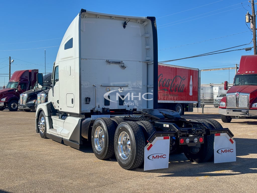 2027 Kenworth T680 in Dallas, TX — photo 8