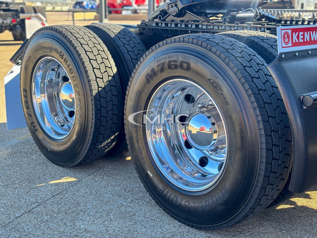 2027 Kenworth T680 in Dallas, TX — photo 2
