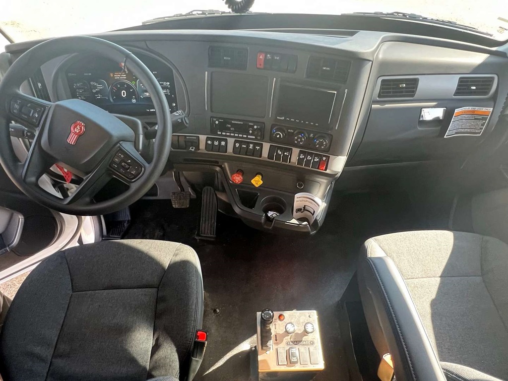 2027 Kenworth T880 in Dallas, TX — photo 8