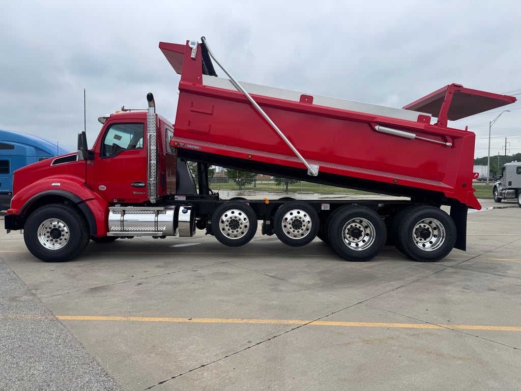 2027 Kenworth T880 in St. Joseph, MO — photo 8