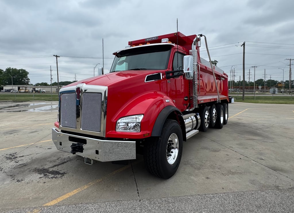 2027 Kenworth T880 in St. Joseph, MO — photo 2