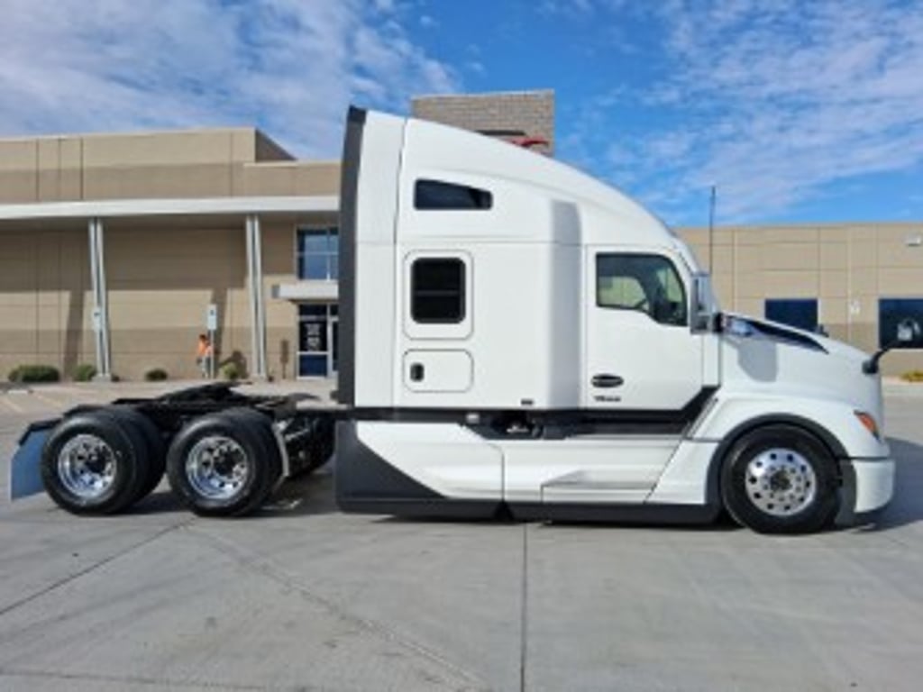 2027 Kenworth T680 in El Paso, TX — photo 7