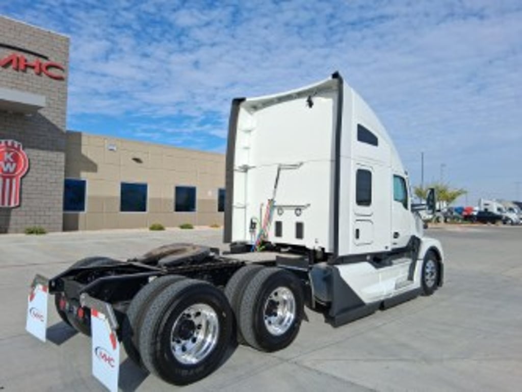 2027 Kenworth T680 in El Paso, TX — photo 8