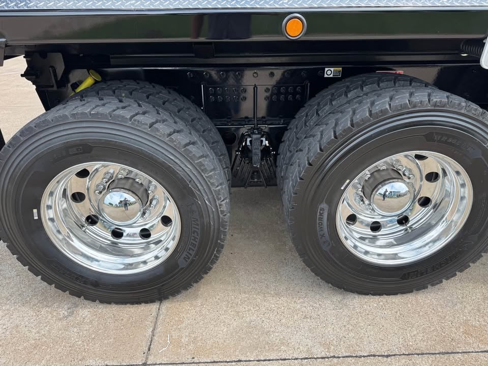 2027 Kenworth T880 in Dallas, TX — photo 4