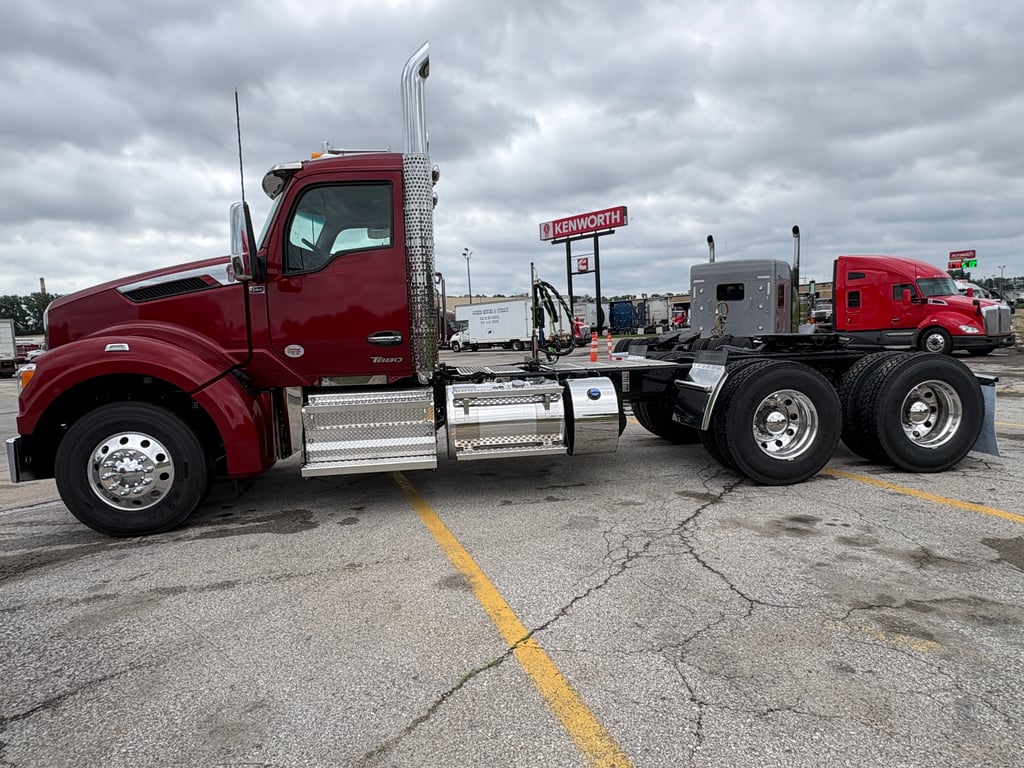 2027 Kenworth T880 in Kansas City, MO — photo 8