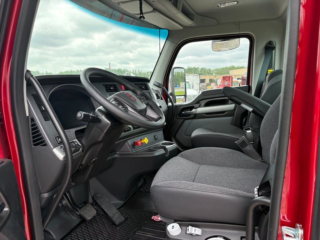 2027 Kenworth T880 in Kansas City, MO — photo 3