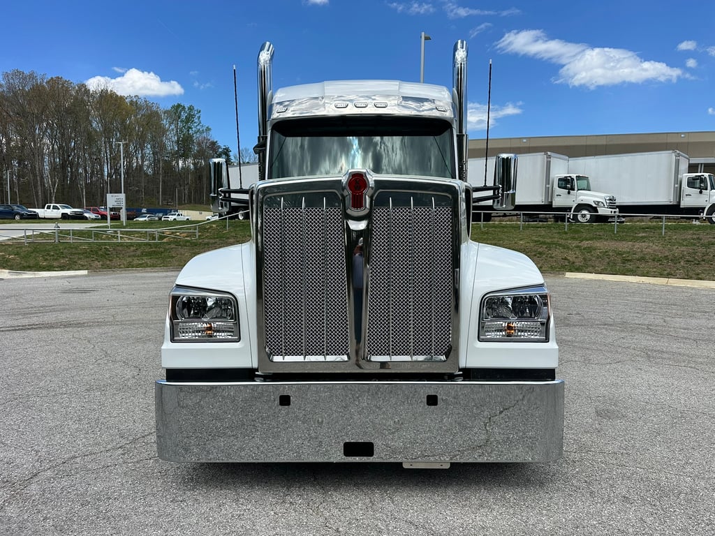 2027 Kenworth W990 in Knoxville, TN — photo 8