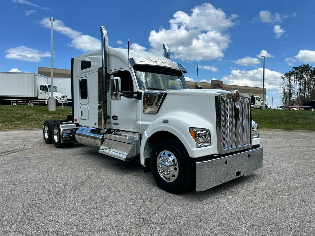 2027 Kenworth W990 in Knoxville, TN