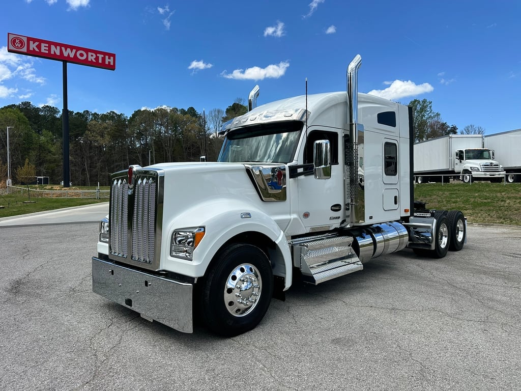 2027 Kenworth W990 in Knoxville, TN — photo 2