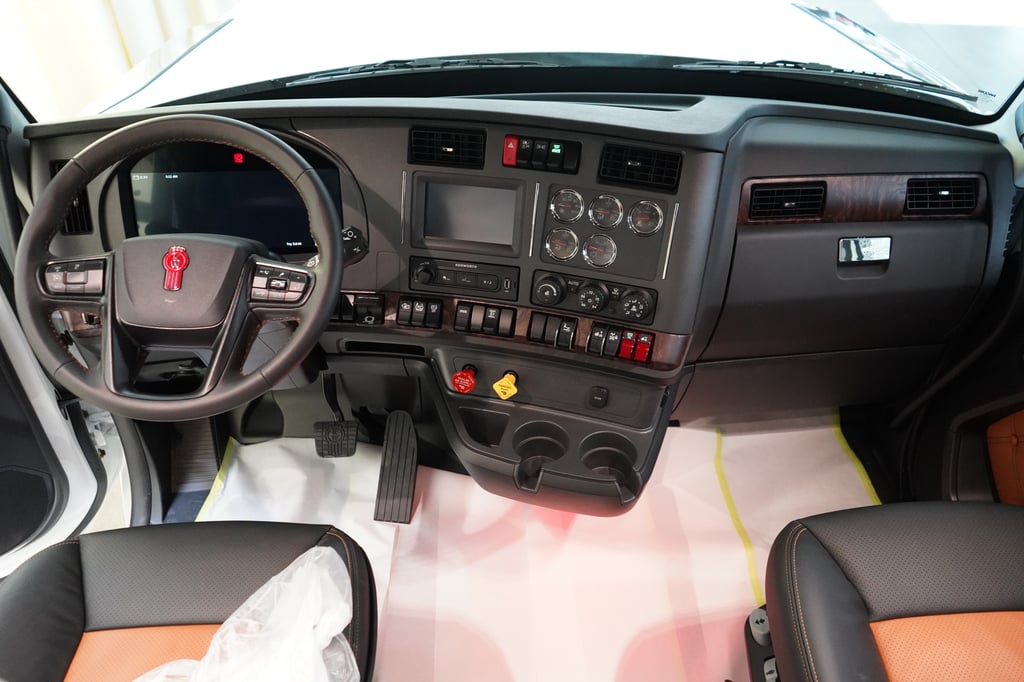 2027 Kenworth W990 in Knoxville, TN — photo 3