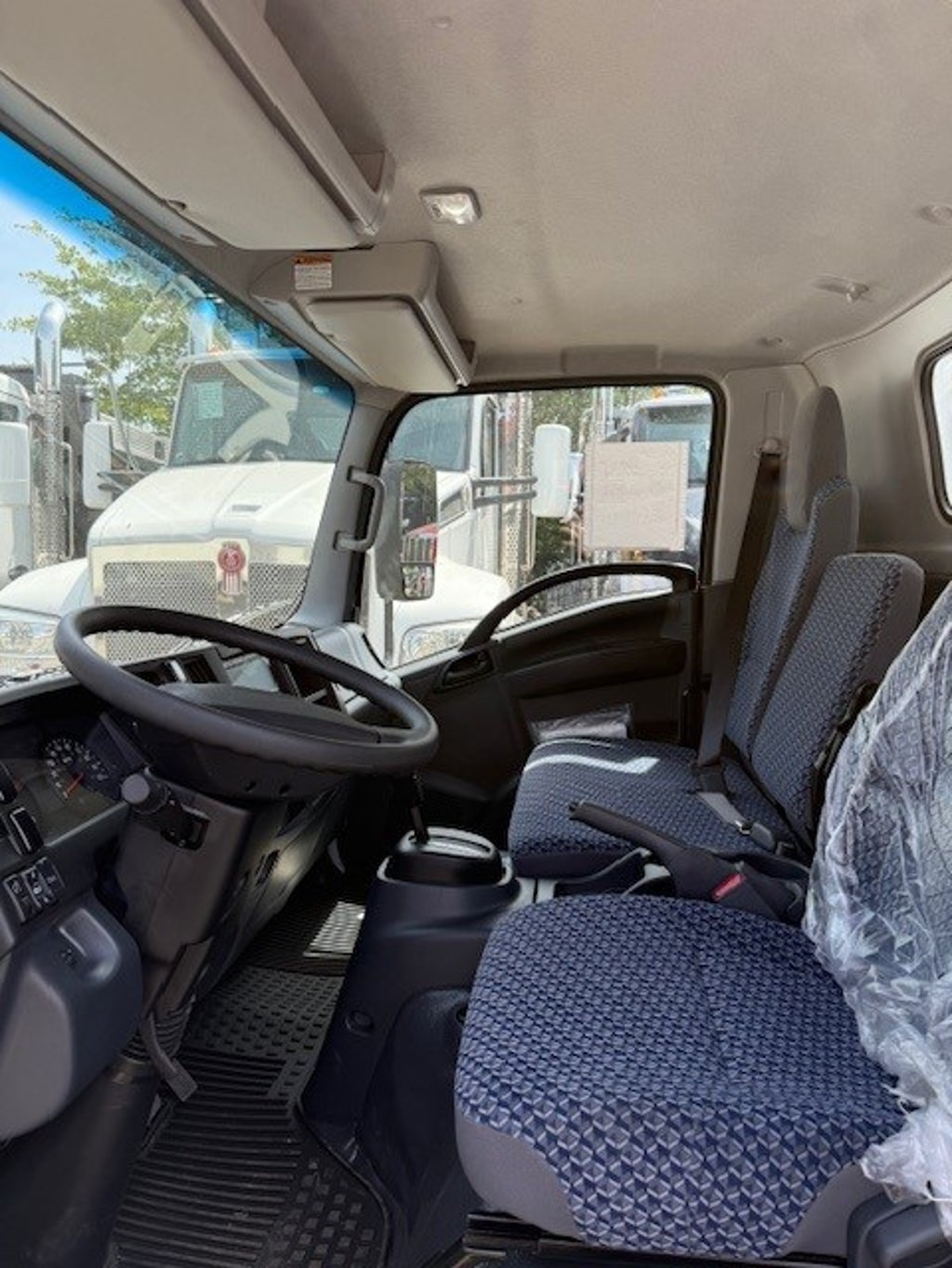 2025 Isuzu NRR in Raleigh, NC — photo 8