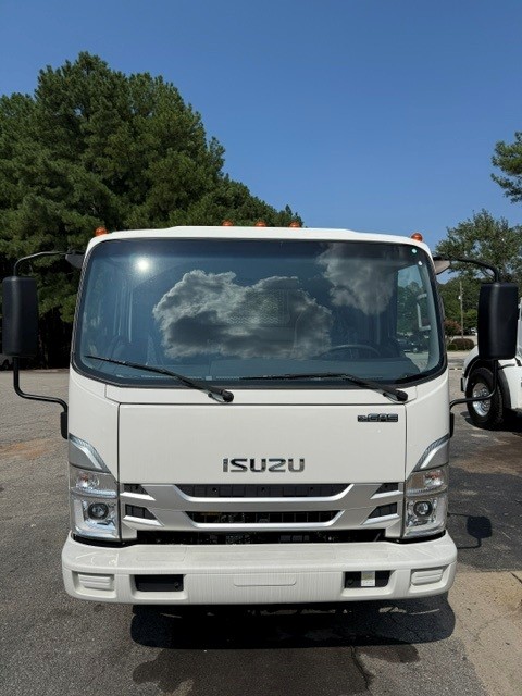 2025 Isuzu NRR in Raleigh, NC — photo 2