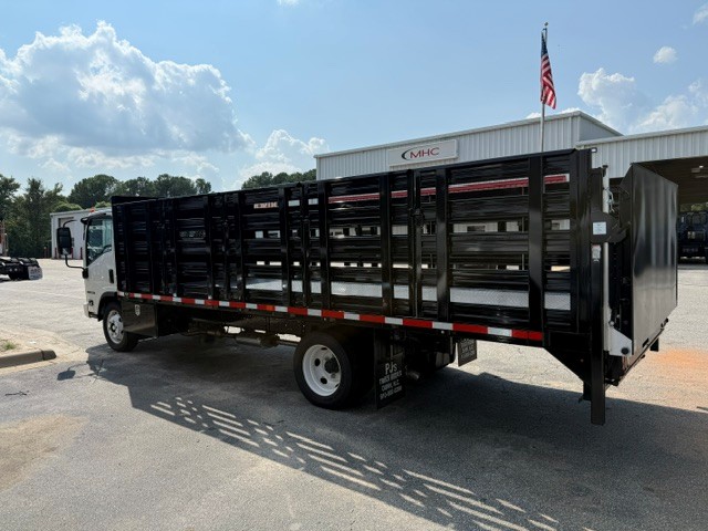 2025 Isuzu NRR in Raleigh, NC — photo 3