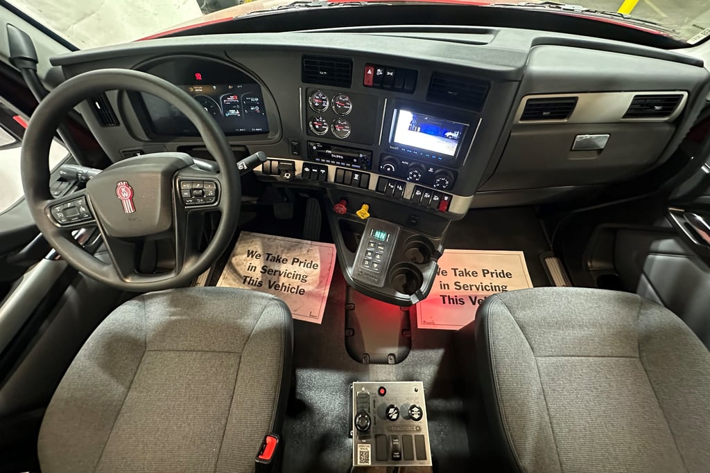 2027 Kenworth T880 in Raleigh, NC — photo 2