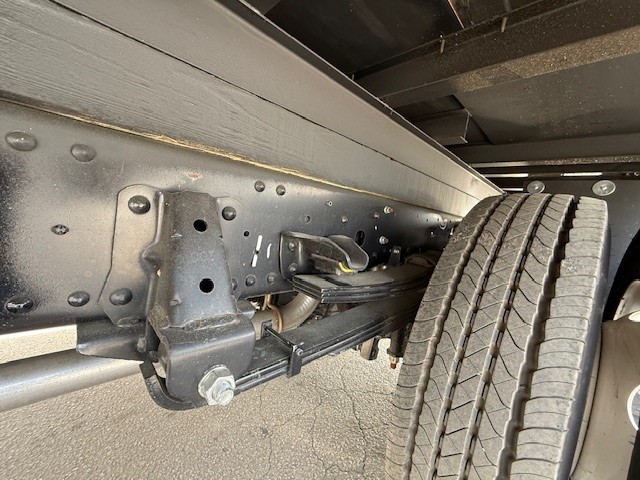 2025 Isuzu NRR in Raleigh, NC — photo 4