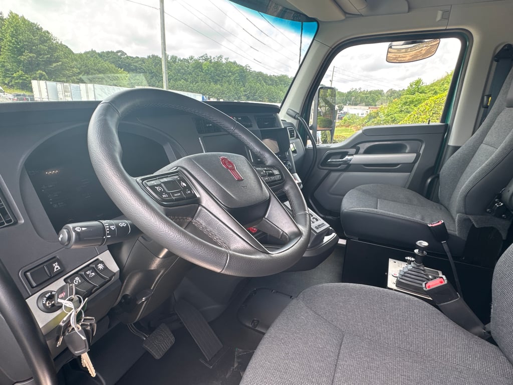 2027 Kenworth T880 in Atlanta, GA — photo 3