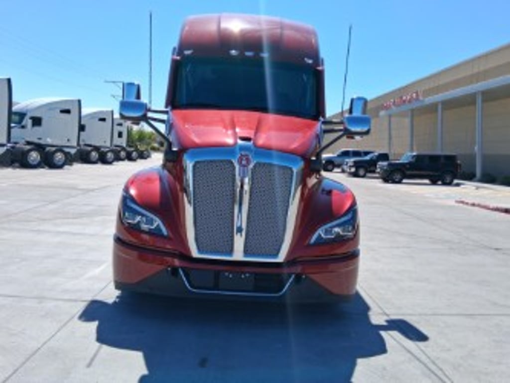 2027 Kenworth T680 in El Paso, TX — photo 7