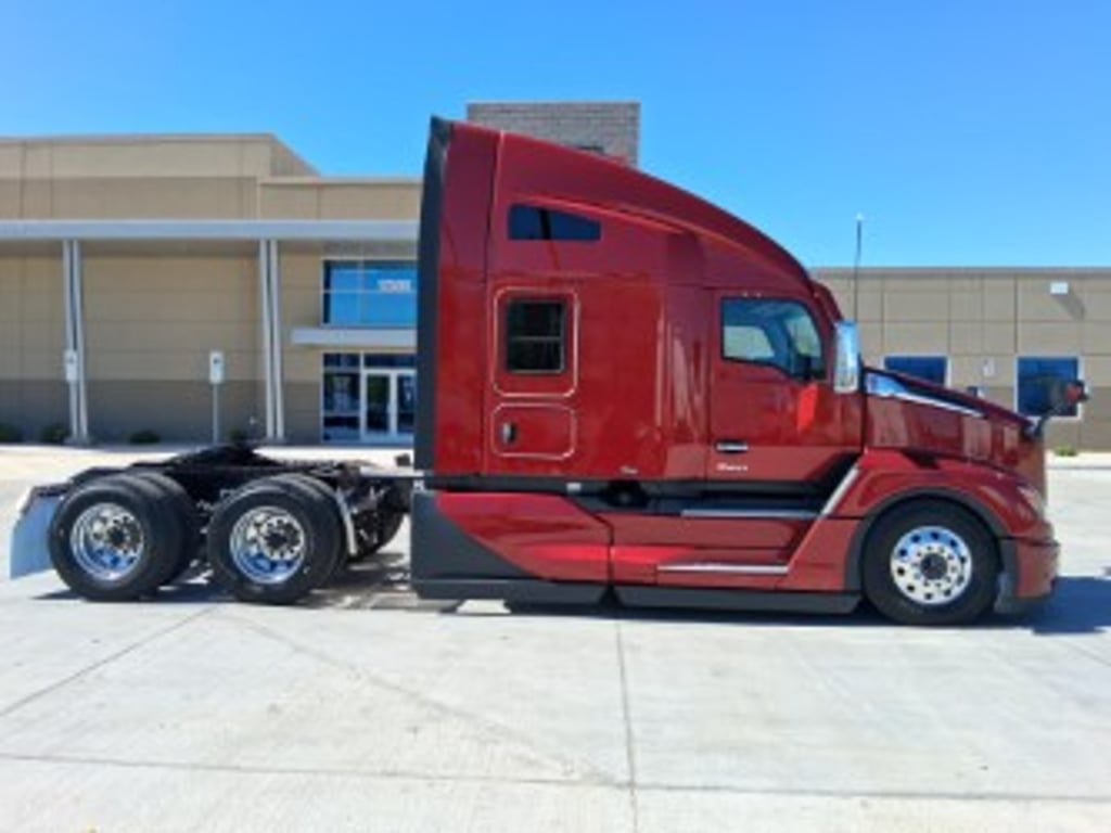 2027 Kenworth T680 in El Paso, TX — photo 8