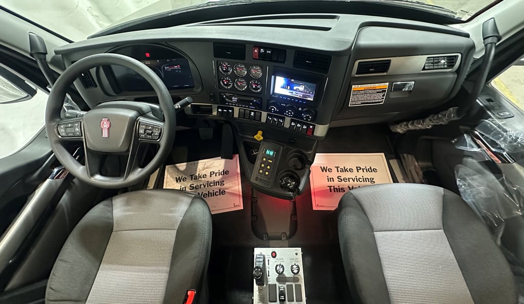 2027 Kenworth T880 in Asheville, NC — photo 2