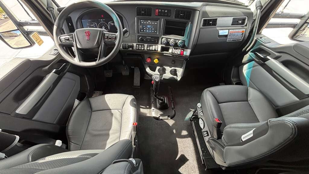 2027 Kenworth T680 in El Paso, TX — photo 3