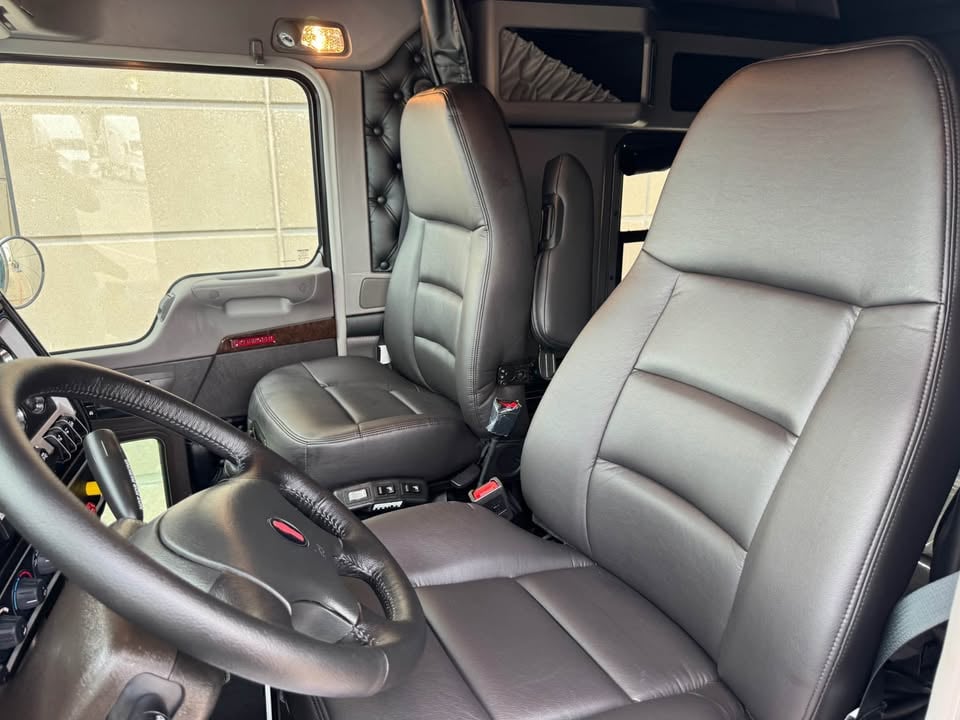 2027 Kenworth W900 in Dallas, TX — photo 3