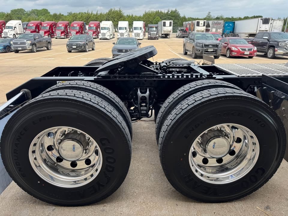 2027 Kenworth W900 in Dallas, TX — photo 4