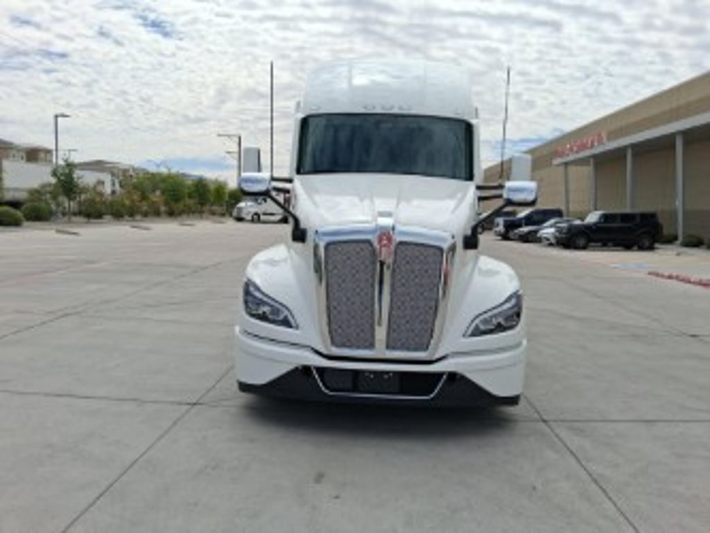 2027 Kenworth T680 in El Paso, TX — photo 7
