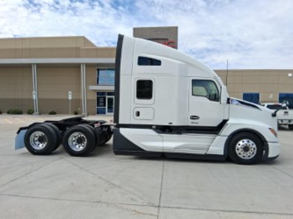 2027 Kenworth T680 in El Paso, TX — photo 8