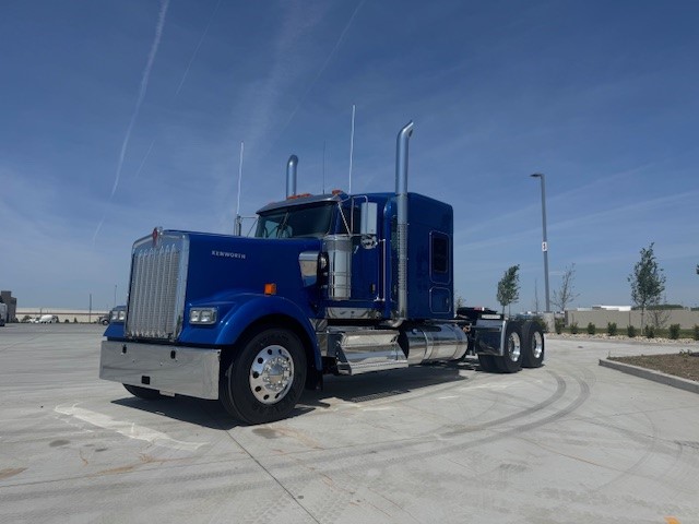 2027 Kenworth W900 in Ankeny, IA — photo 2