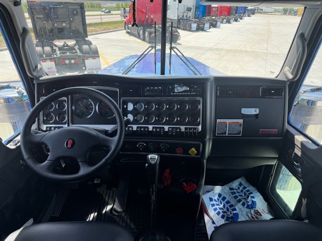 2027 Kenworth W900 in Ankeny, IA — photo 3