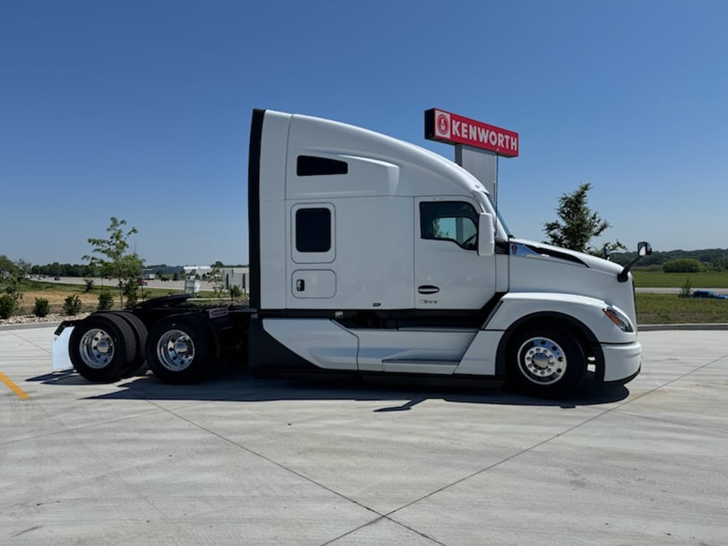 2027 Kenworth T680 in Ankeny, IA — photo 8