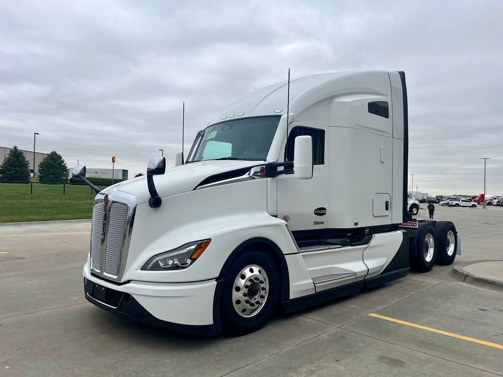 2027 Kenworth T680 in Omaha, NE — photo 2