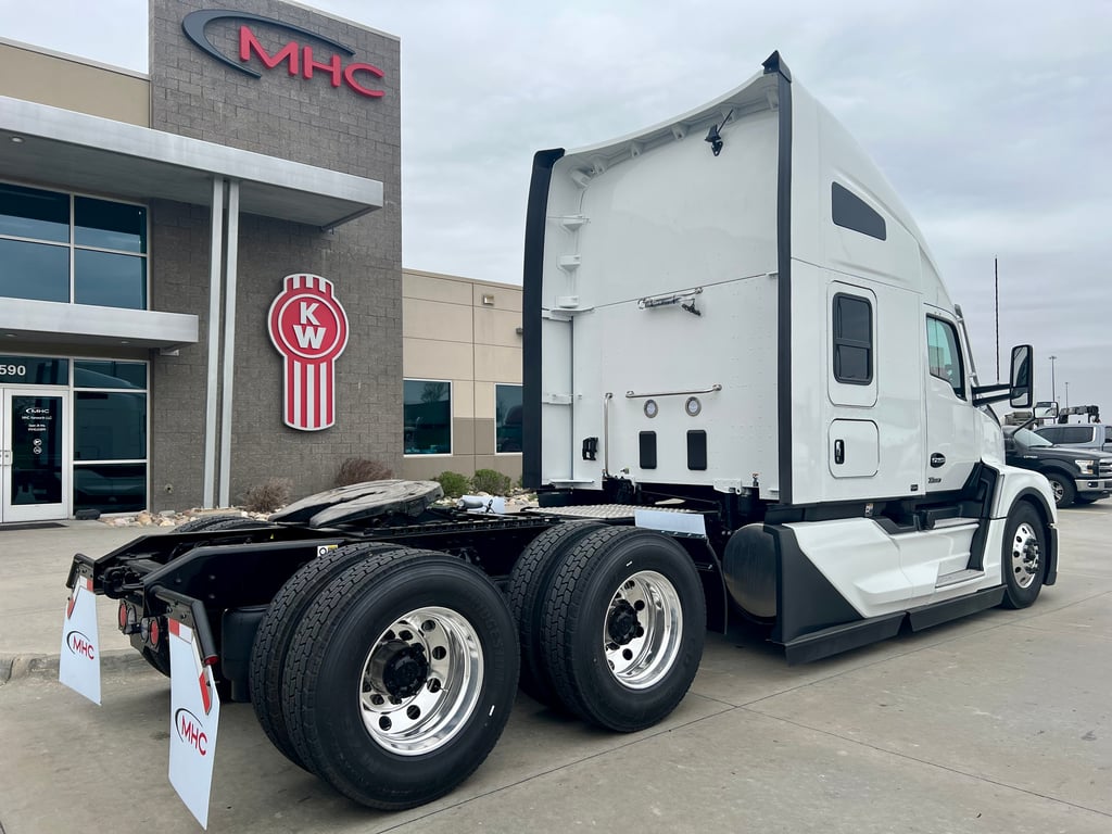 2027 Kenworth T680 in Omaha, NE — photo 5
