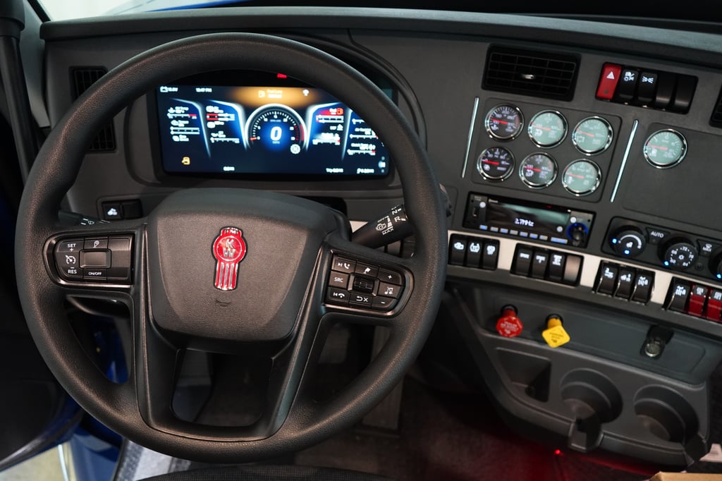 2027 Kenworth T880 in Hickory, NC — photo 2