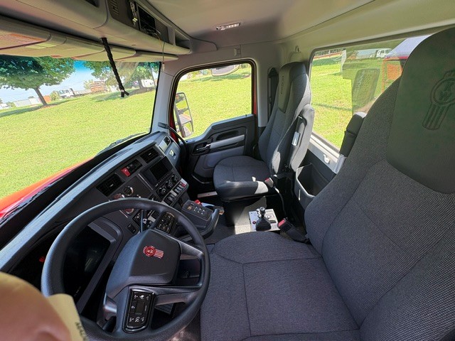 2027 Kenworth T880 in Greensboro, NC — photo 3