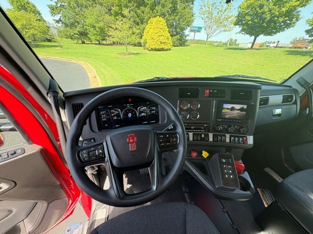 2027 Kenworth T880 in Greensboro, NC — photo 7